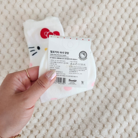 NWT Sanrio Hello Kitty | 3 Pack of Mid Crew Socks in Polka Dot, One Size - Picture 2 of 7